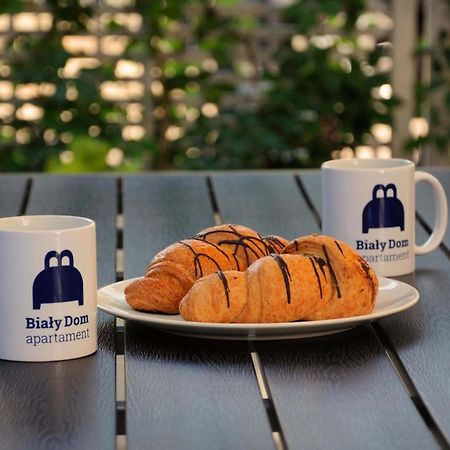 Bialy Dom - 2 Bedrooms คาโตวีตเซ ภายนอก รูปภาพ