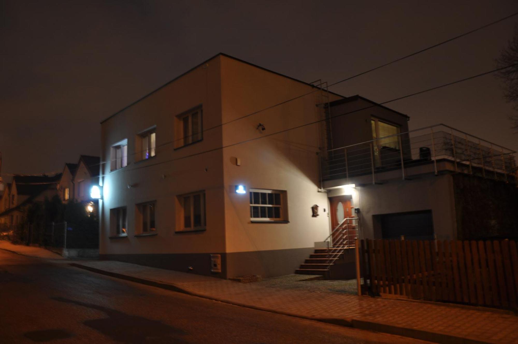 Bialy Dom - 2 Bedrooms คาโตวีตเซ ภายนอก รูปภาพ