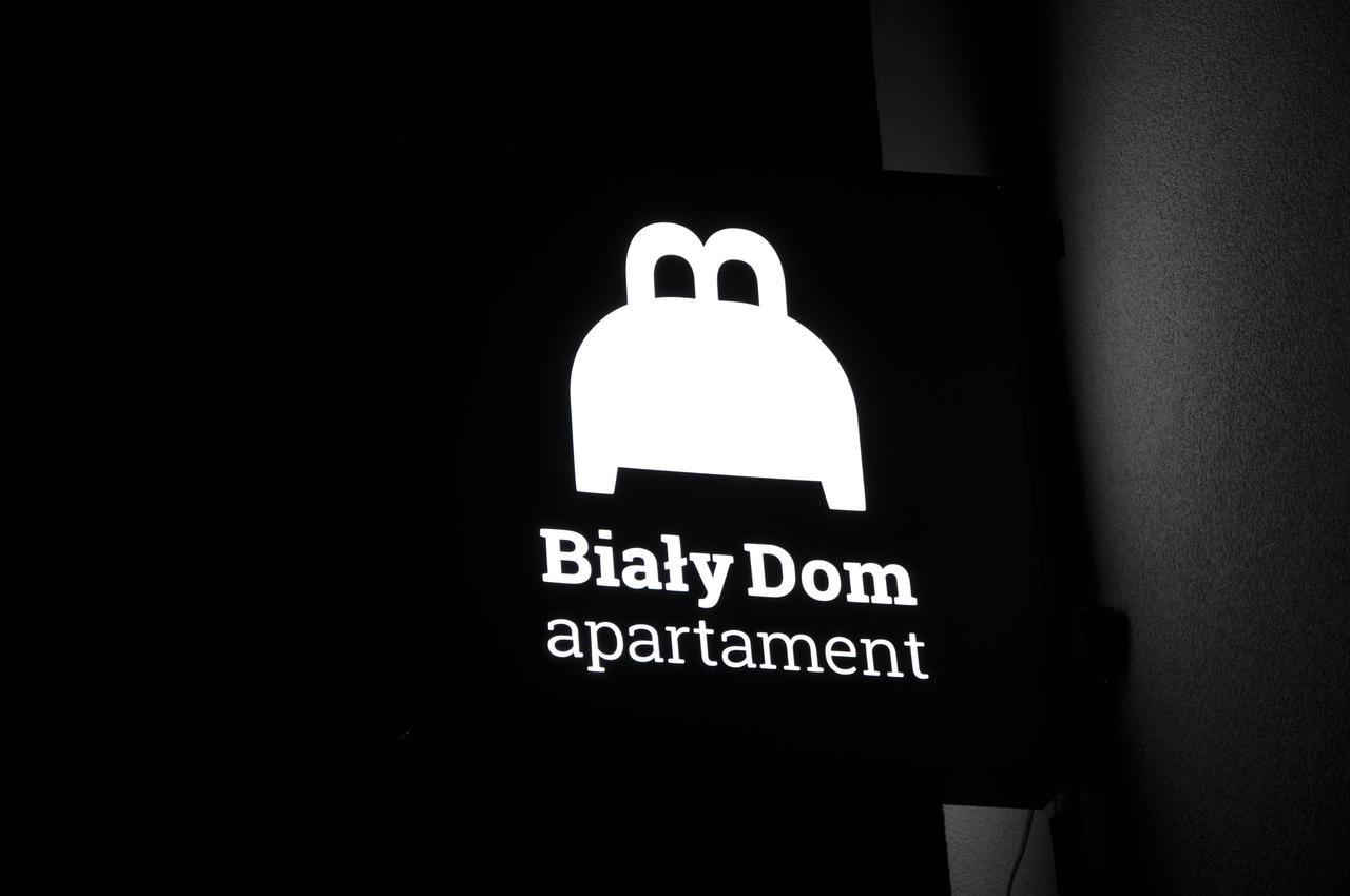 Bialy Dom - 2 Bedrooms คาโตวีตเซ ภายนอก รูปภาพ