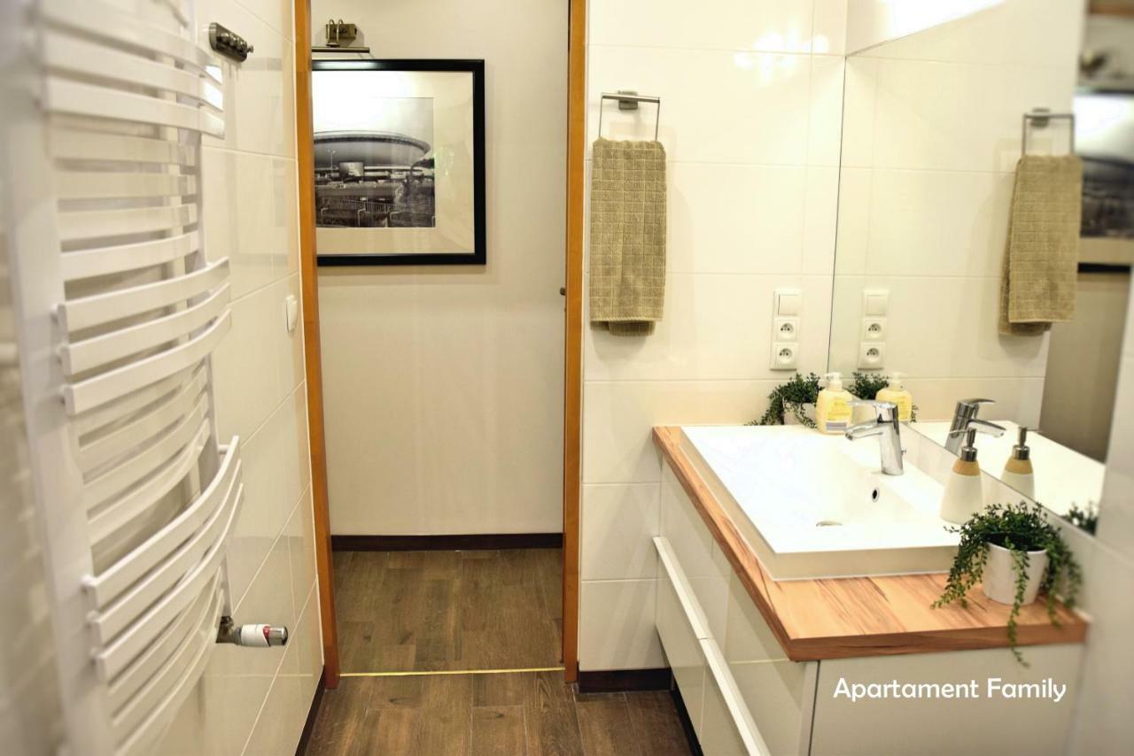 Bialy Dom - 2 Bedrooms คาโตวีตเซ ภายนอก รูปภาพ