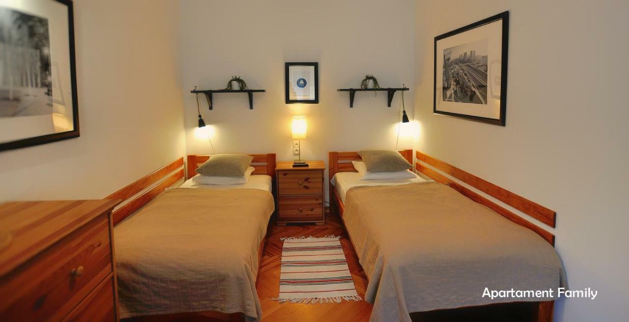 Bialy Dom - 2 Bedrooms คาโตวีตเซ ภายนอก รูปภาพ