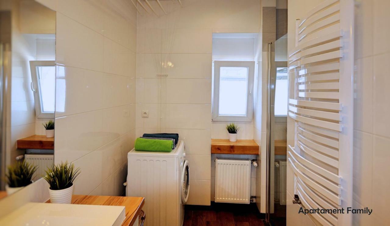 Bialy Dom - 2 Bedrooms คาโตวีตเซ ภายนอก รูปภาพ