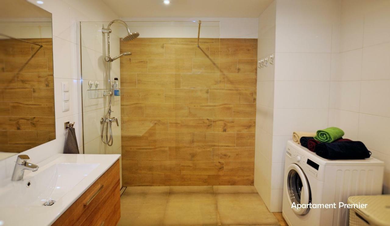 Bialy Dom - 2 Bedrooms คาโตวีตเซ ภายนอก รูปภาพ