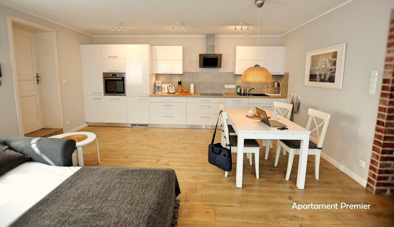 Bialy Dom - 2 Bedrooms คาโตวีตเซ ภายนอก รูปภาพ
